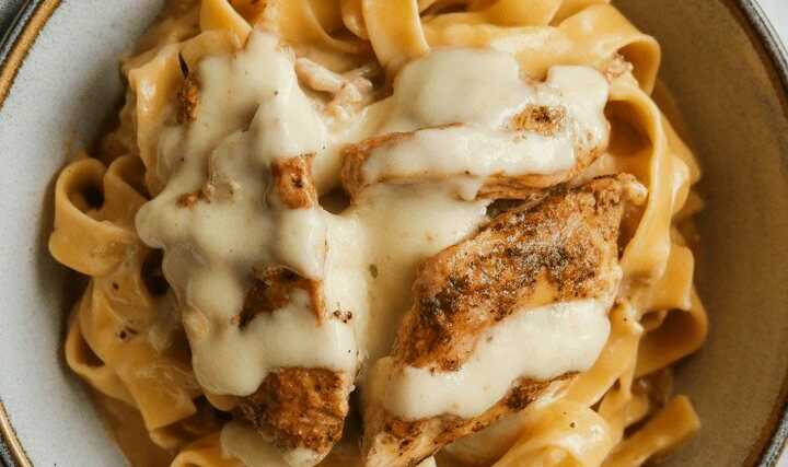 Tagliatelle mit 150 g Hähnchenbrustfilets sowas von lecker