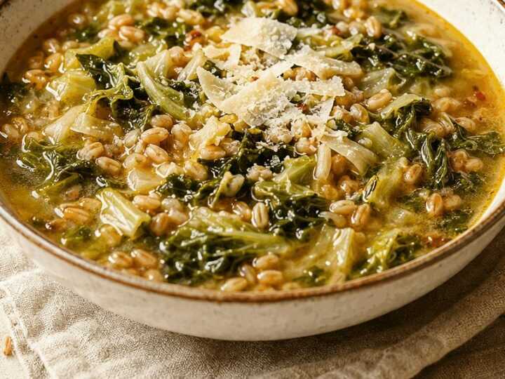 Unwiderstehliche Farro- und Escarole-Suppe für gemütliche Abende