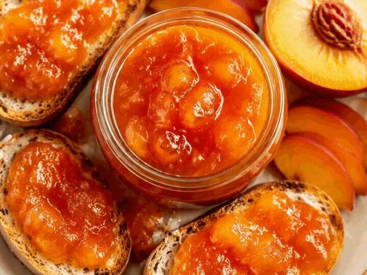 Verlockende Nektarinen-Marmelade: So schmeckt der Sommer im Glas!