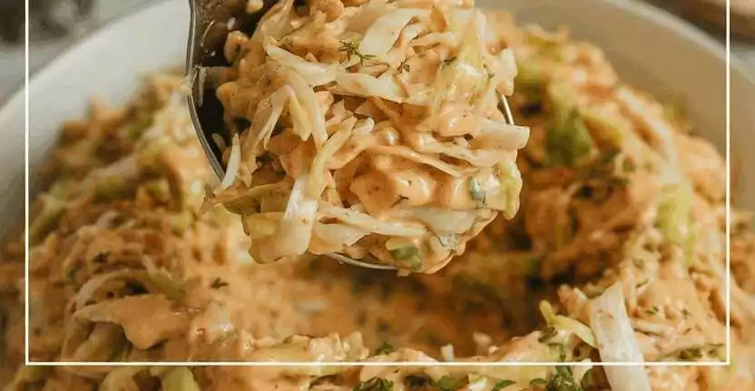 Weißkohlsalat fein gehobelt und mariniert