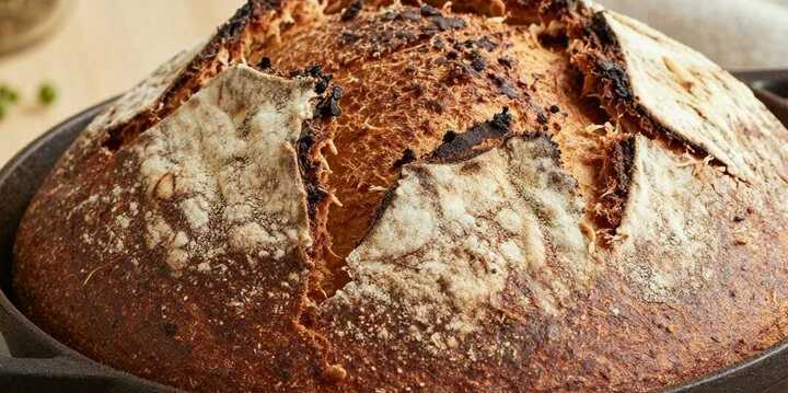 Bauernbrot mit knuspriger Kruste: Omas Rezept aus dem Topf!
