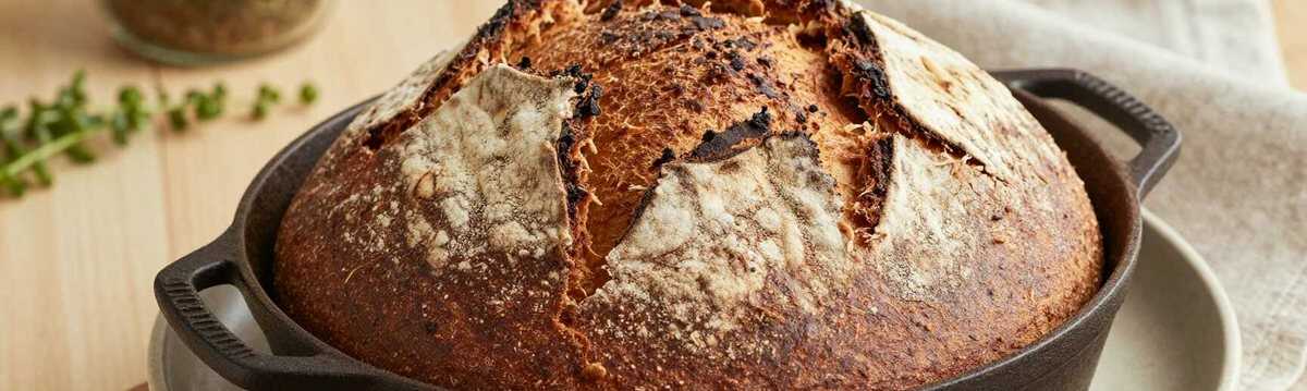 Bauernbrot mit knuspriger Kruste: Omas Rezept aus dem Topf!