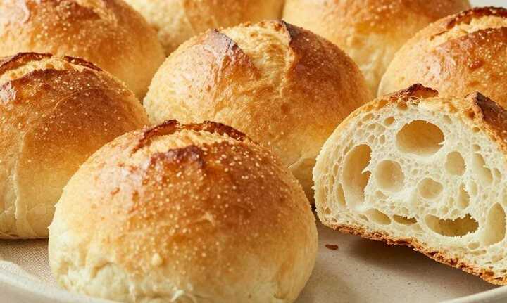 Brötchen wie vom Bäcker: Knusprig, mit 5 Zutaten, über Nacht gegangen!