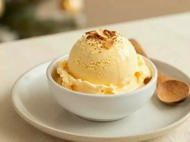 Eierlikör-Eis ohne Eismaschine: Das Weihnachtseis mit 200 ml Eierlikör!