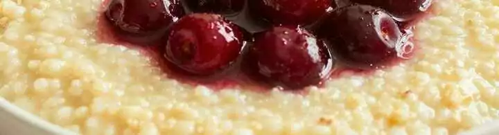 Grießbrei mit Kirschen: Omas Rezept, das in 10 Minuten glücklich macht!