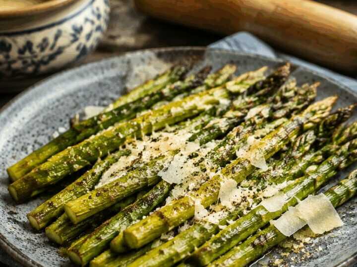 Grüner Spargel mit Parmesan aus dem Airfryer, perfekt für den schnellen Feierabend