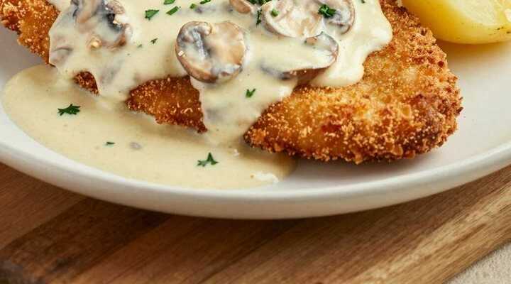 Jägerschnitzel mit Champignonrahmsauce: Der Gasthaus-Klassiker!