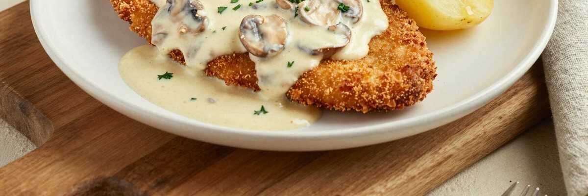 Jägerschnitzel mit Champignonrahmsauce: Der Gasthaus-Klassiker!
