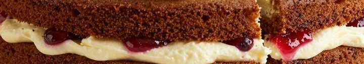 Lebkuchen-Torte: Die Weihnachtstorte mit Sahne und Preiselbeeren!