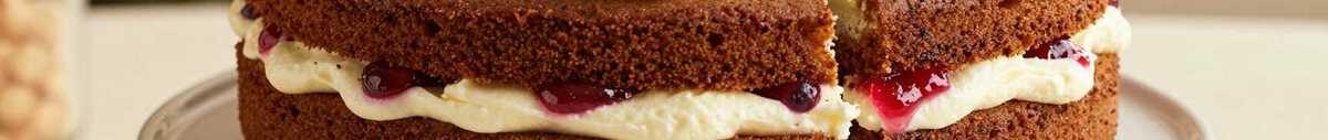 Lebkuchen-Torte: Die Weihnachtstorte mit Sahne und Preiselbeeren!