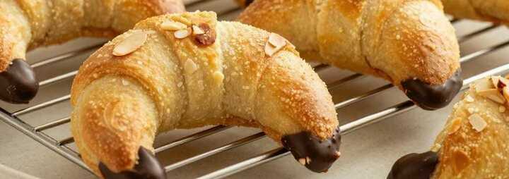 Mandelhörnchen wie vom Bäcker: Saftig, mit Marzipan, 5 Zutaten!