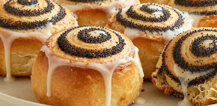 Mohnschnecken wie vom Bäcker: Saftig, mit Mohnfüllung und Guss!