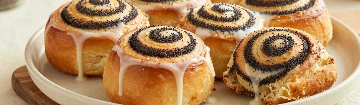 Mohnschnecken wie vom Bäcker: Saftig, mit Mohnfüllung und Guss!