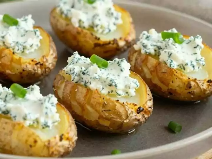 Ofenkartoffeln mit Kräuterquark: Das schnelle Abendessen!