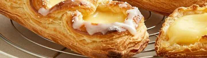 Pudding-Brezeln wie vom Bäcker: Blätterteig, Vanillepudding, Guss!