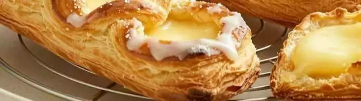 Pudding-Brezeln wie vom Bäcker: Blätterteig, Vanillepudding, Guss!