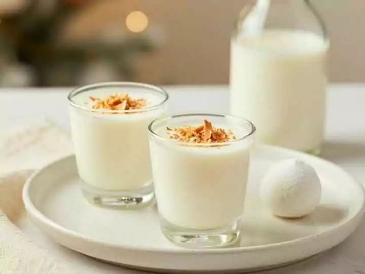 Raffaello-Likör: Flüssige Kokos-Praline mit nur 5 Zutaten!
