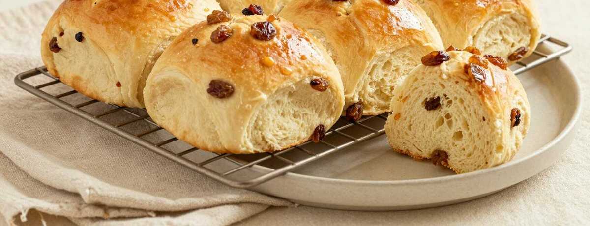 Rosinenbrötchen wie vom Bäcker: Fluffig und mit 500 g Mehl!