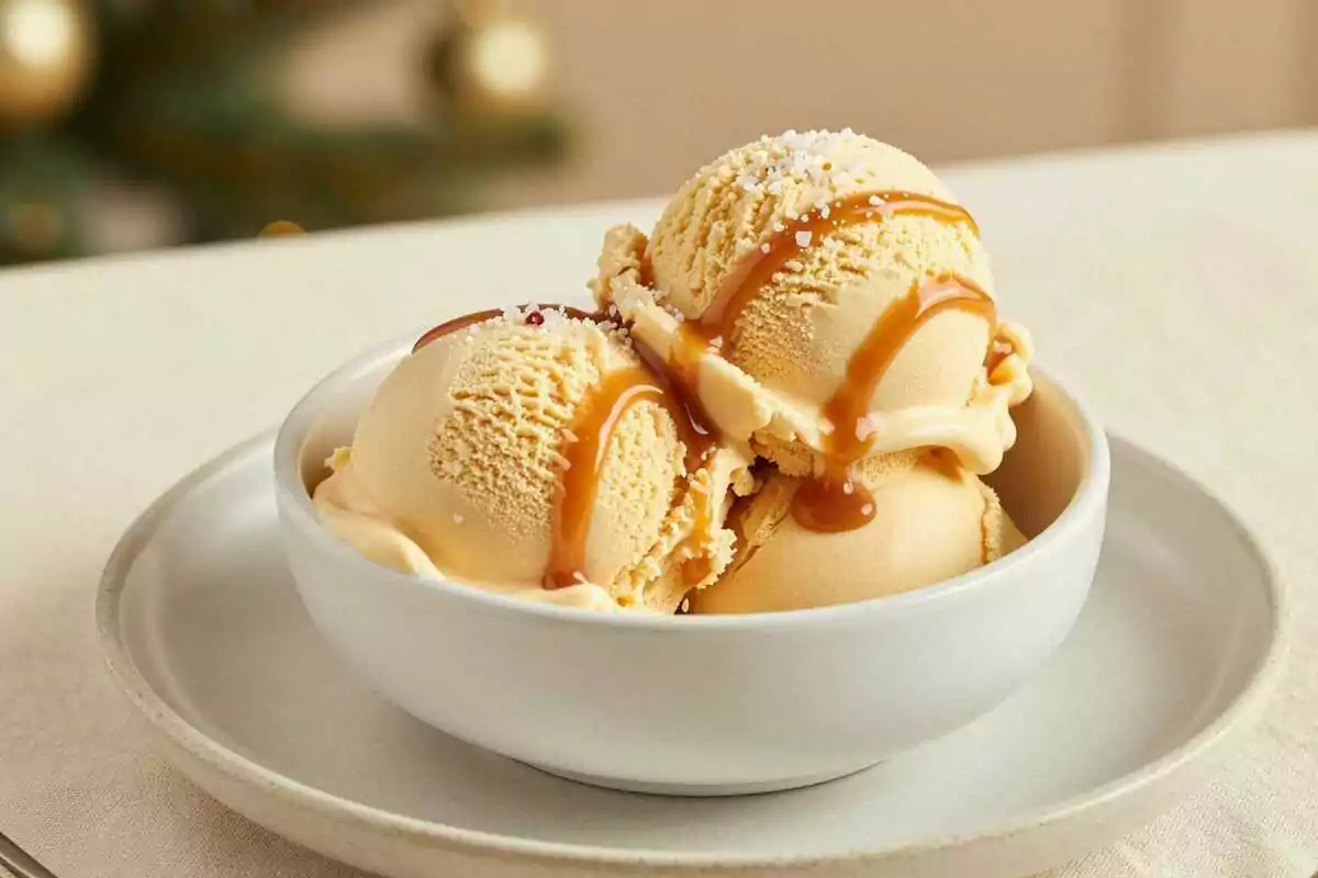 Salzkaramell-Eis ohne Eismaschine: 4 Zutaten und unfassbar cremig!