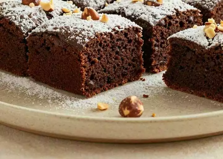 Schoko-Nuss-Kuchen ohne Mehl: Saftig, glutenfrei und mit 200 g Nüssen!