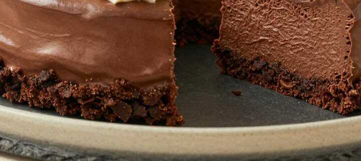 Schoko-Sahne-Torte ohne Backen: 5 Zutaten und himmlisch cremig!