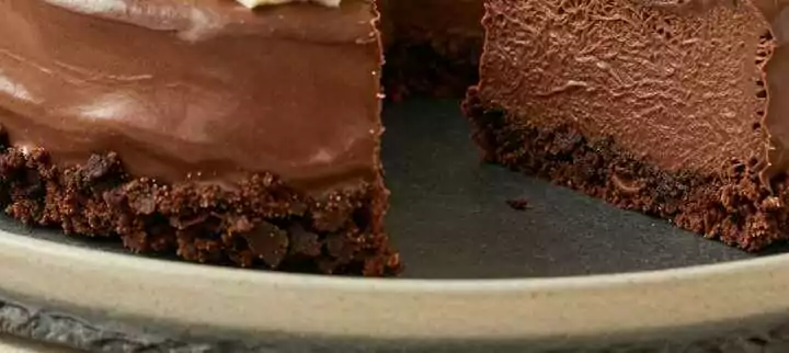 Schoko-Sahne-Torte ohne Backen: 5 Zutaten und himmlisch cremig!