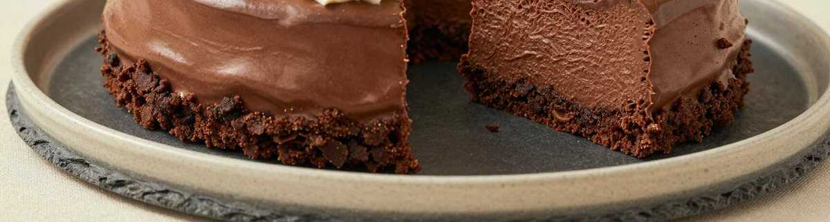 Schoko-Sahne-Torte ohne Backen: 5 Zutaten und himmlisch cremig!