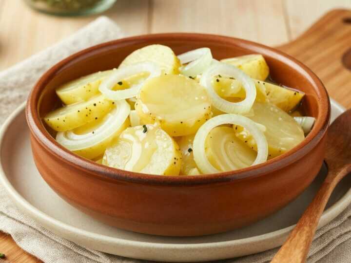 Thermomix Kartoffelsalat mit Brühe: Dressing im Mixtopf, schwäbische Art!