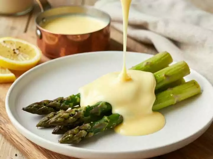 Vegane Sauce Hollandaise aus Sojamilch: Zitronig, sämig, ohne Ei!