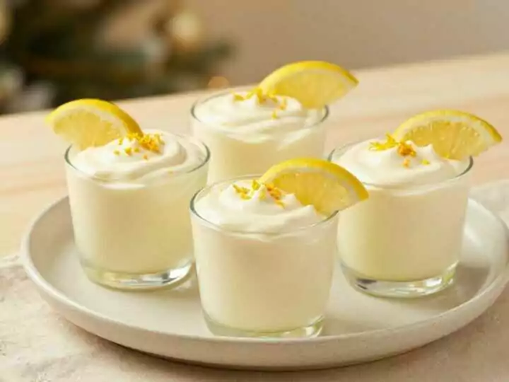 Zitronen-Quark-Creme mit 500 g Magerquark: Leicht, frisch, in 5 Minuten!