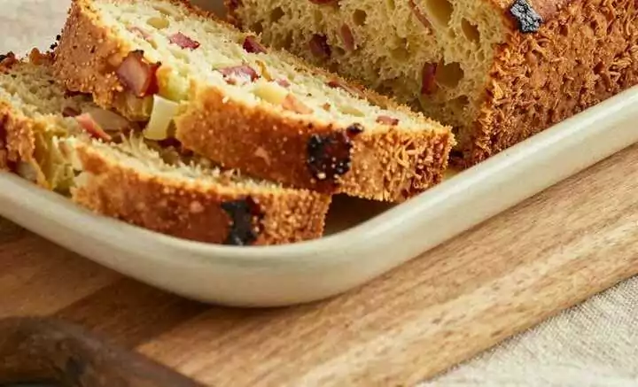 Zwiebelbrot mit Speck: Das Grill- und Suppenbrot aus der Kastenform!