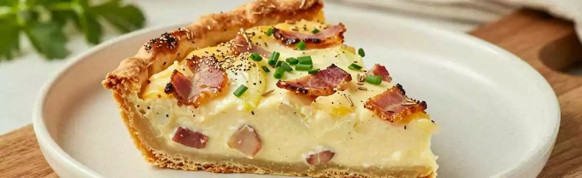 Zwiebelkuchen wie bei Oma: Der Herbstklassiker mit Speck und Schmand!