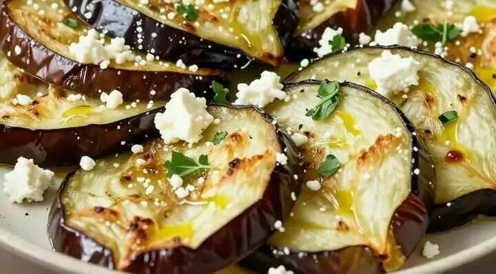 Auberginenscheiben aus der Heißluftfritteuse: Mit Feta, in 15 Minuten!