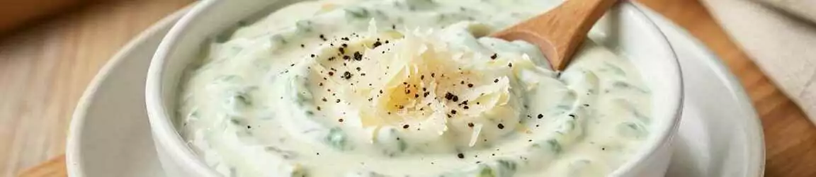 Caesar-Dressing mit 5 Zutaten: Cremig, ohne rohes Ei!
