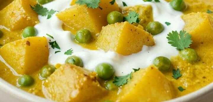 Kartoffel-Erbsen-Curry mit Joghurt: Indisch, in 35 Minuten!
