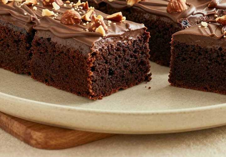 Nutella-Blechkuchen: Saftig, schokoladig und in 30 Minuten fertig!