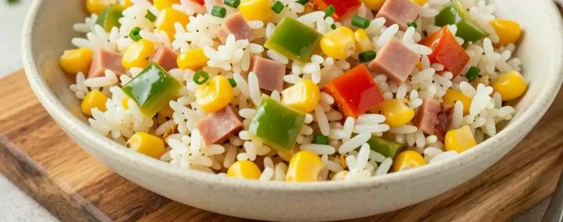 Reissalat mit Mais und Paprika: Der Resteklassiker für 6 Personen!