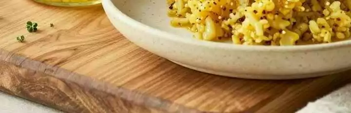 Salatdressing mit Essig und Öl: Omas Grundrezept mit 5 Zutaten!