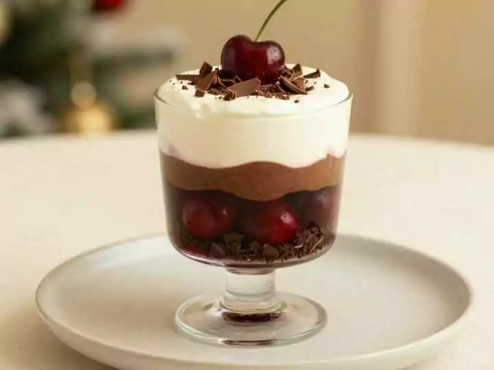 Schoko-Kirsch-Schichtdessert im Glas: Schwarzwälder Kirsch ohne Backen!