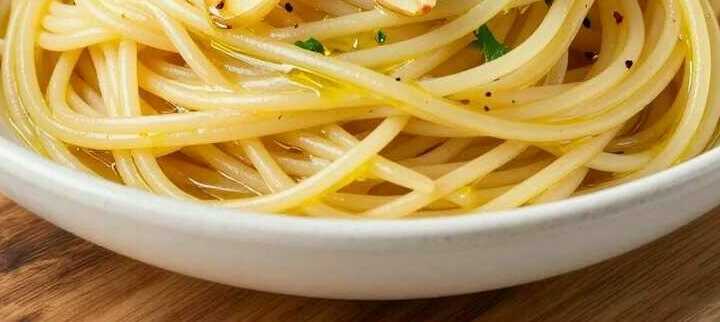 Spaghetti aglio e olio wie in Italien: 5 Zutaten, 15 Minuten!