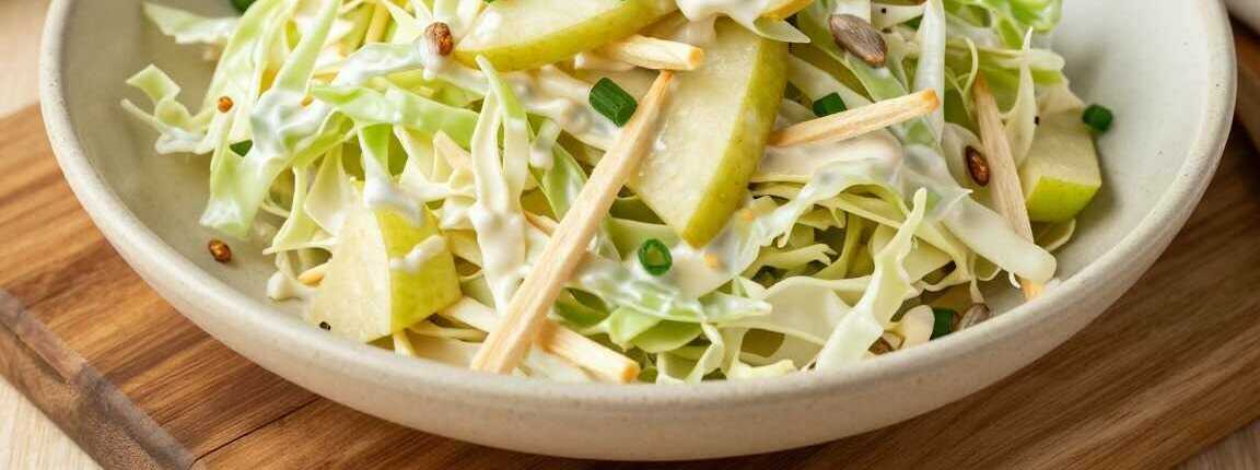 Spitzkohlsalat mit Apfel: Frischer als Krautsalat, in 20 Minuten!