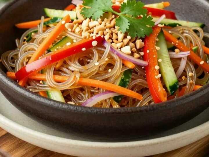 Thai-Salat mit Glasnudeln: Süß-sauer-scharf, in 20 Minuten!