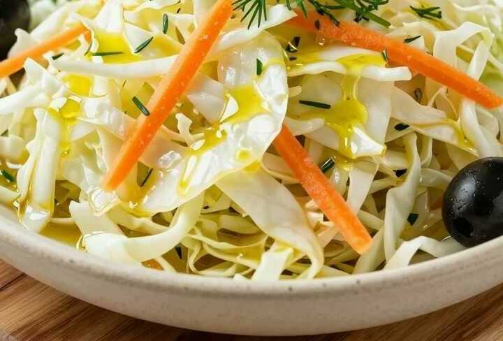 Weißkrautsalat wie beim Griechen: Zieht über Nacht durch!